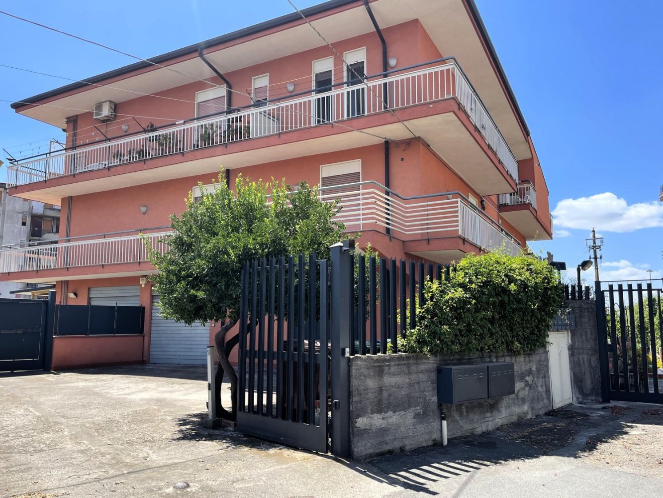 6-Zimmer Doppelhaus in Catania, Italy, Nr. 303772