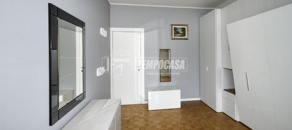 2غرفة شقة في Rho, Italy رقم 15282 16