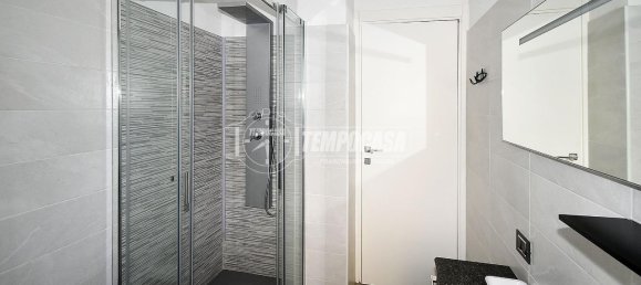 2غرفة شقة في Rho, Italy رقم 15282 10