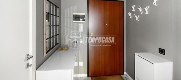 2غرفة شقة في Rho, Italy رقم 15282 5