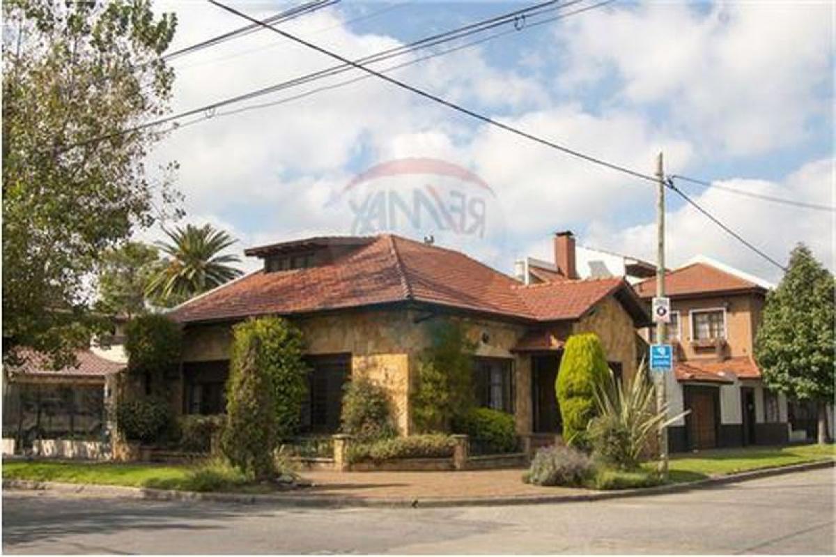 4 bedrooms House in Lanus, Argentina No. 6712