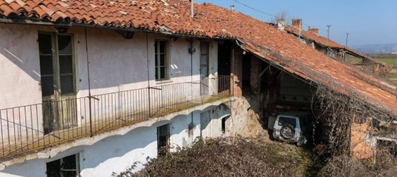 2 bedrooms House in Cherasco, Italy No. 177020 8