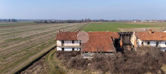 2 bedrooms House in Cherasco, Italy No. 177020 10