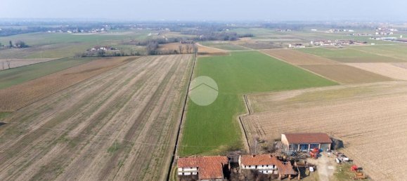 2 bedrooms House in Cherasco, Italy No. 177020 3