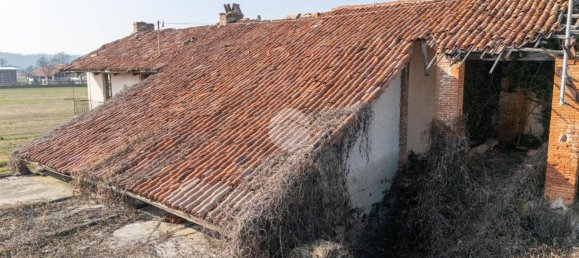 2 bedrooms House in Cherasco, Italy No. 177020 9