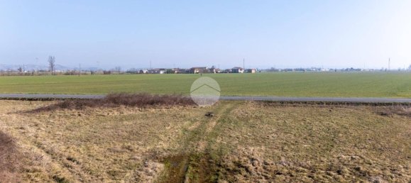 2 bedrooms House in Cherasco, Italy No. 177020 2