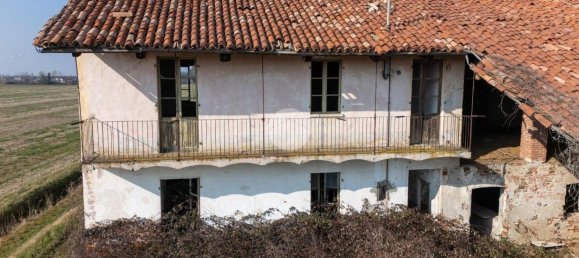 2 bedrooms House in Cherasco, Italy No. 177020 5