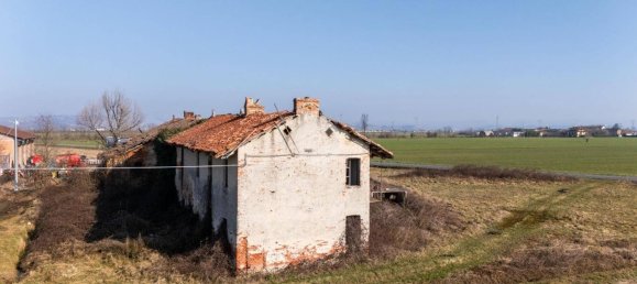 2 bedrooms House in Cherasco, Italy No. 177020 7