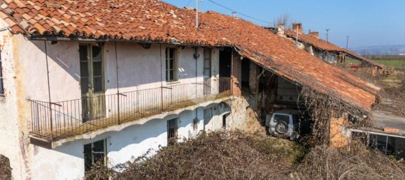 2 bedrooms House in Cherasco, Italy No. 177020 6