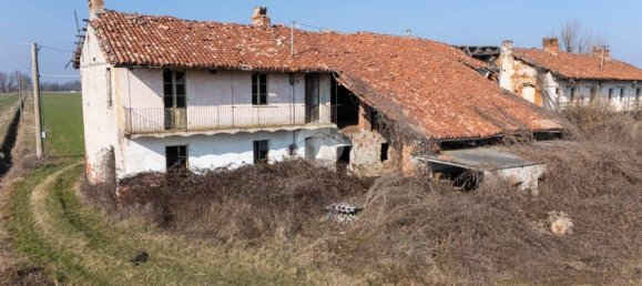 2 bedrooms House in Cherasco, Italy No. 177020 13