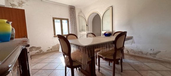 Casa de 5 habitaciónes en Montalto Uffugo, Italy No. 237343 13