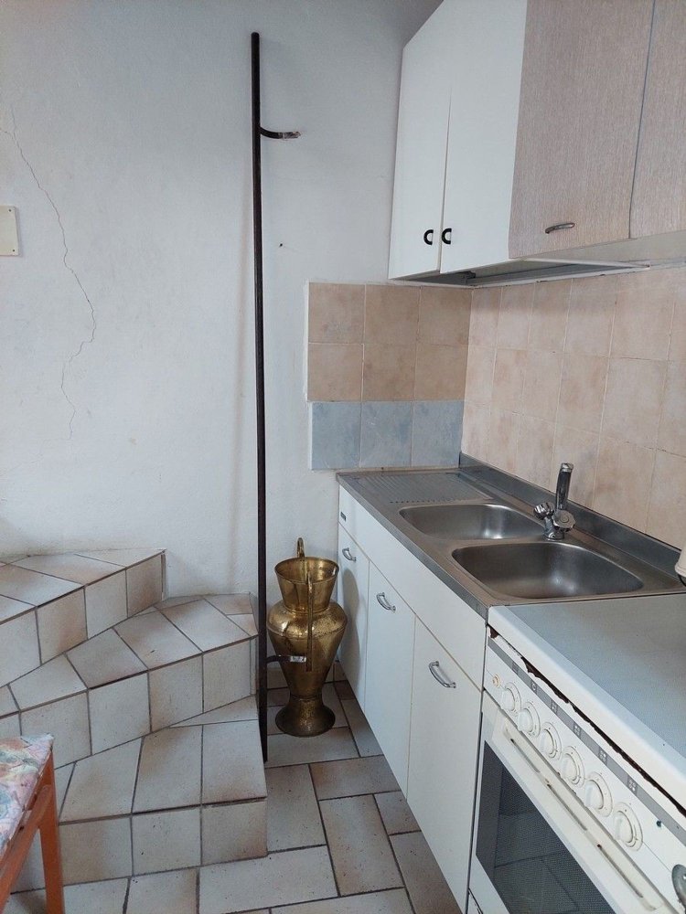 5 rooms Apartment in Arezzo, Italy No. 211077