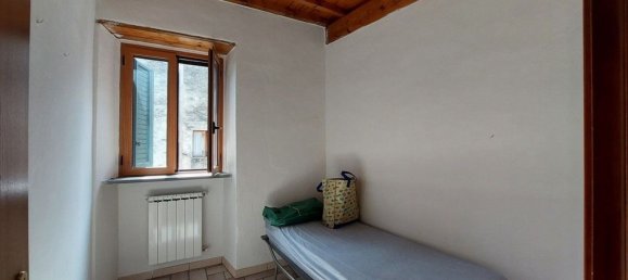 5 rooms Apartment in Arezzo, Italy No. 211077 3