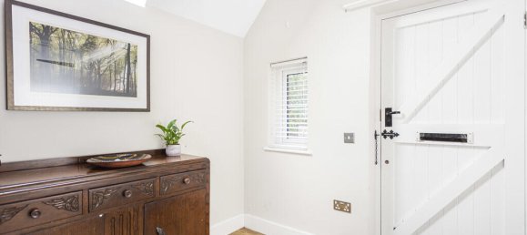 3 bedrooms House in Egham, United Kingdom No. 8622 21