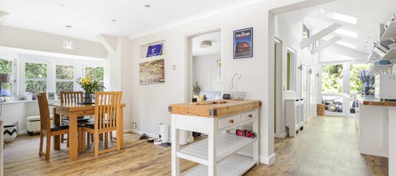 3 bedrooms House in Egham, United Kingdom No. 8622 2