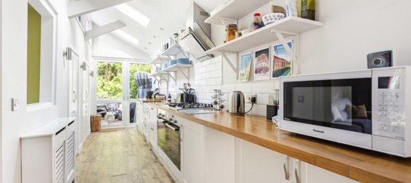 3 bedrooms House in Egham, United Kingdom No. 8622 26