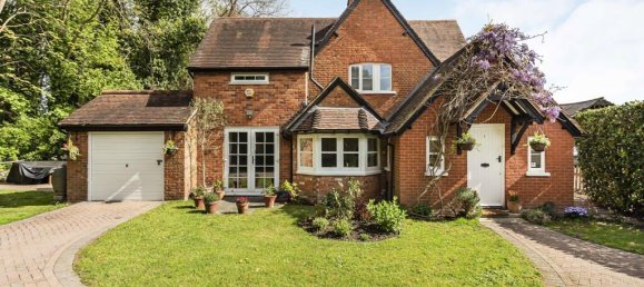 3 bedrooms House in Egham, United Kingdom No. 8622 35