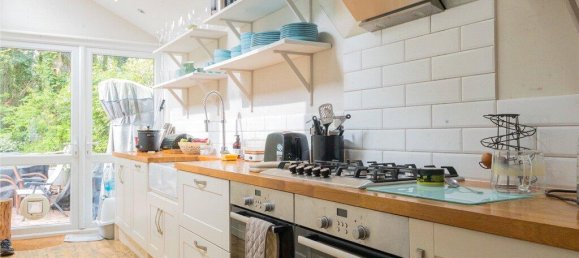 3 bedrooms House in Egham, United Kingdom No. 8622 7