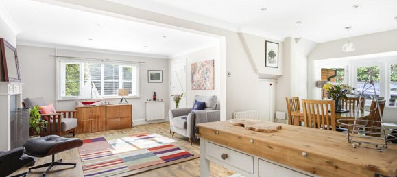 3 bedrooms House in Egham, United Kingdom No. 8622 22