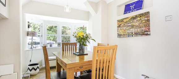 3 bedrooms House in Egham, United Kingdom No. 8622 23