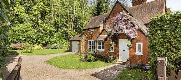 3 bedrooms House in Egham, United Kingdom No. 8622 39