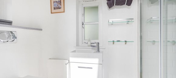 3 bedrooms House in Egham, United Kingdom No. 8622 20