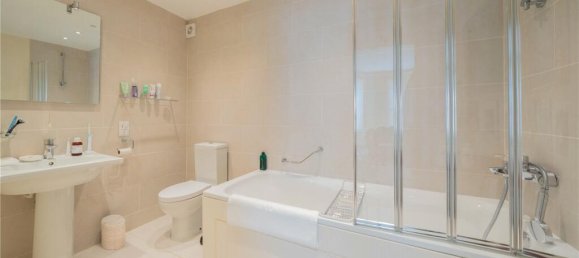 3 bedrooms Apartment in London, United Kingdom No. 12858 9