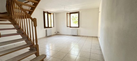 4 bedrooms Duplex in Castelfranco Emilia, Italy No. 336670 3