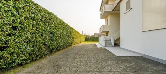 5 rooms Apartment in Montignoso, Italy No. 216489 2