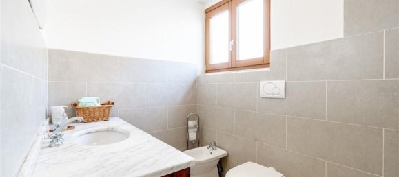 5 rooms Apartment in Montignoso, Italy No. 216489 9