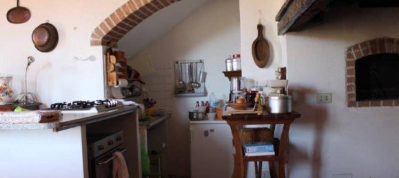 4 bedrooms House in Pomarance, Italy No. 68721 13