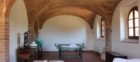 4 bedrooms House in Pomarance, Italy No. 68721 14