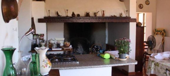 4 bedrooms House in Pomarance, Italy No. 68721 9