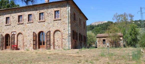 4 bedrooms House in Pomarance, Italy No. 68721 24
