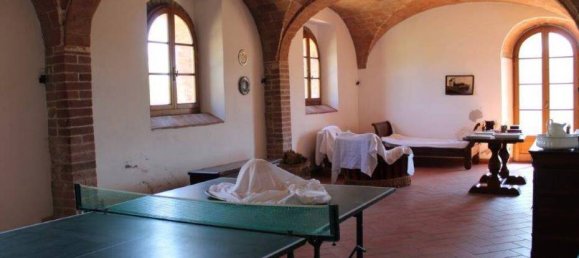 4 bedrooms House in Pomarance, Italy No. 68721 18