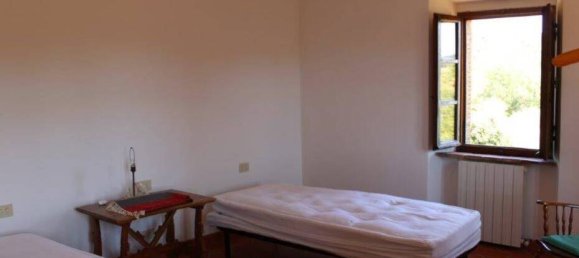 4 bedrooms House in Pomarance, Italy No. 68721 2