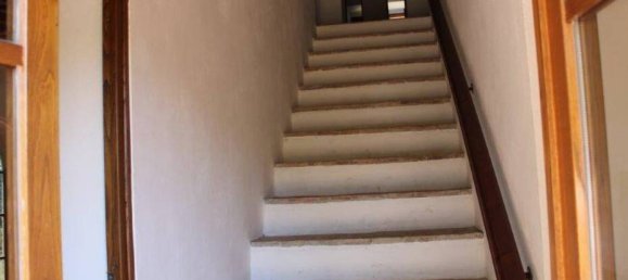 4 bedrooms House in Pomarance, Italy No. 68721 3