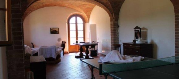 4 bedrooms House in Pomarance, Italy No. 68721 8