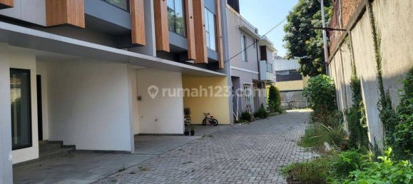 3 bedrooms House in Kebon Jeruk, Indonesia No. 1409 17