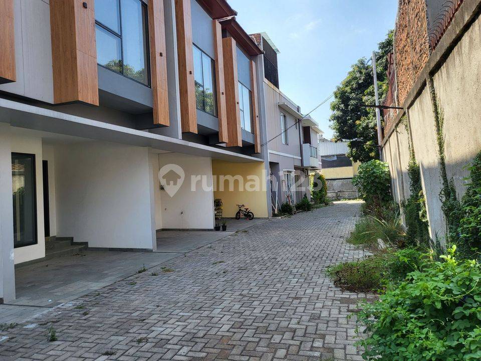 3 bedrooms House in Kebon Jeruk, Indonesia No. 1409