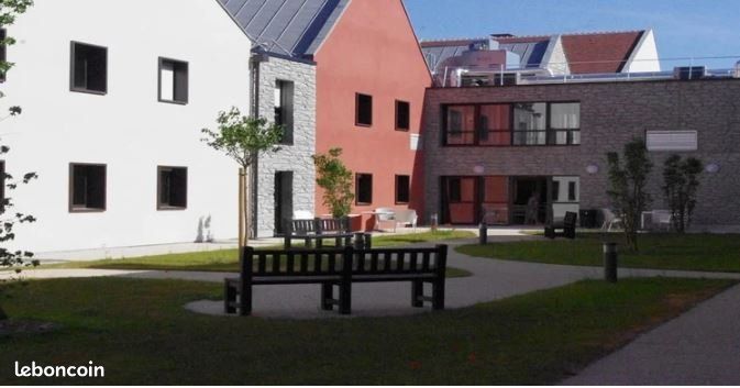 Студия в Сен-Дени-Де-Л'Отель, Франция № 79788