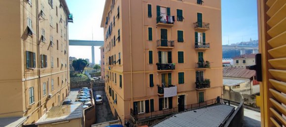 5 rooms Apartment in Genoa, Italy No. 36913 3