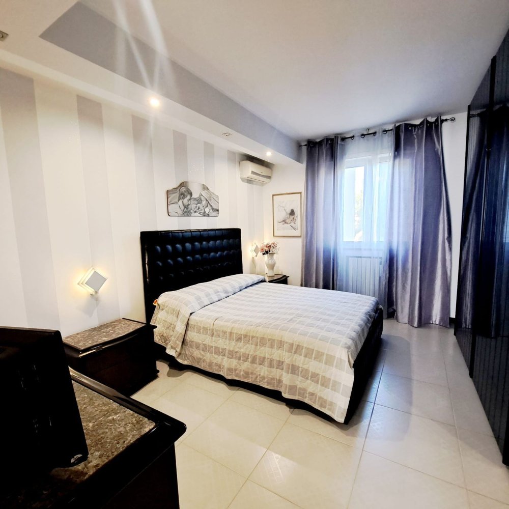3 bedrooms Apartment in Bari, Italy No. 402499