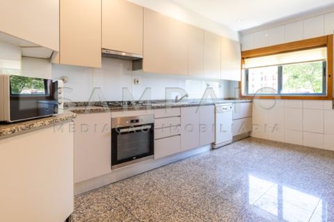 Apartamento de 2 dormitorios en Matosinhos, Portugal No. 226041