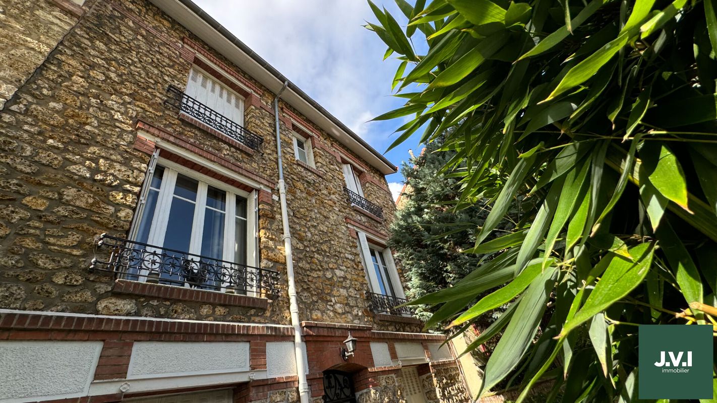 Casa de 5 dormitorios en Enghien-les-Bains, France No. 162676