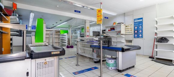 494m² Commercial property in Mafra, Portugal No. 74326 4