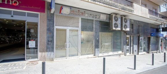 494m² Commercial property in Mafra, Portugal No. 74326 17