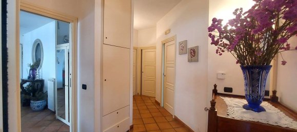 5 bedrooms Apartment in Torre del Greco, Italy No. 337827 9