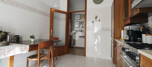 3-salle Appartement à Rimini, Italy No. 96928 8