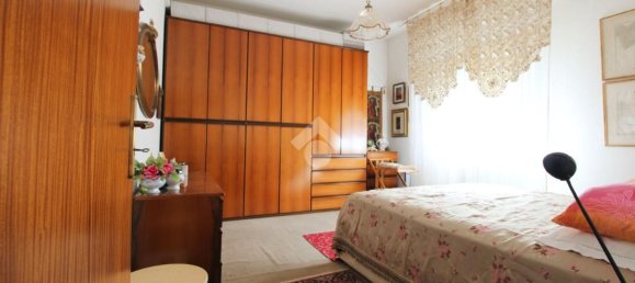 3-salle Appartement à Rimini, Italy No. 96928 12